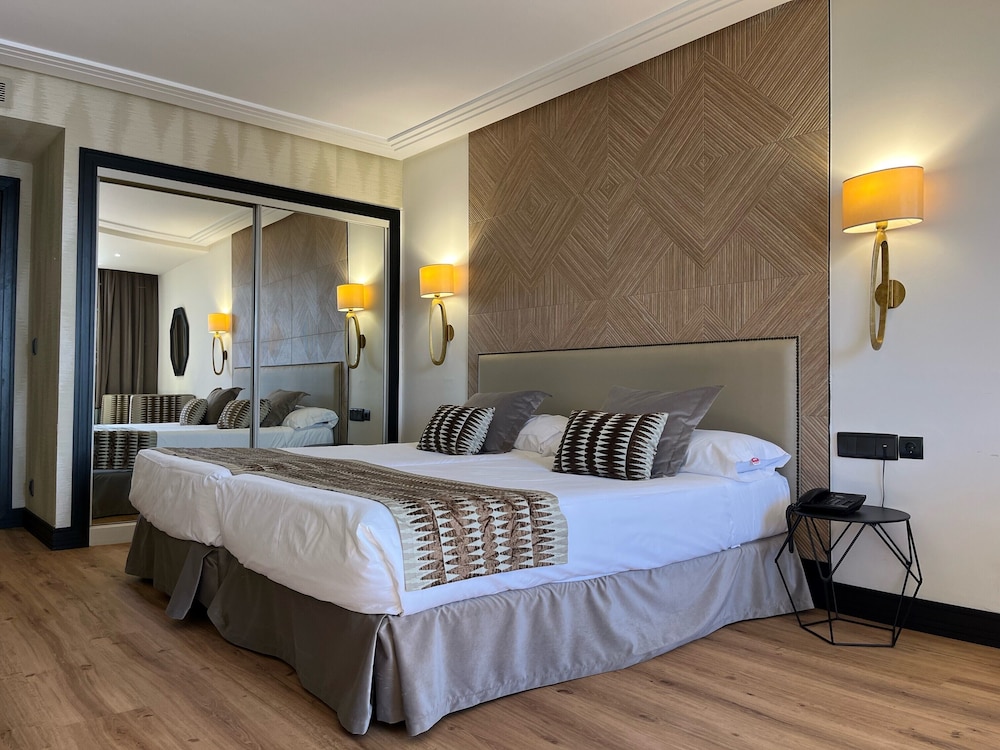 Double Room, Sea View (2 Adults + 1 Child) - Photo 9