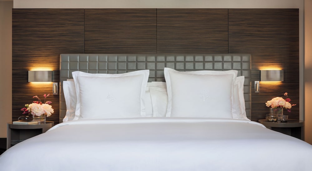 One Bedroom Full Harbour Club Suite