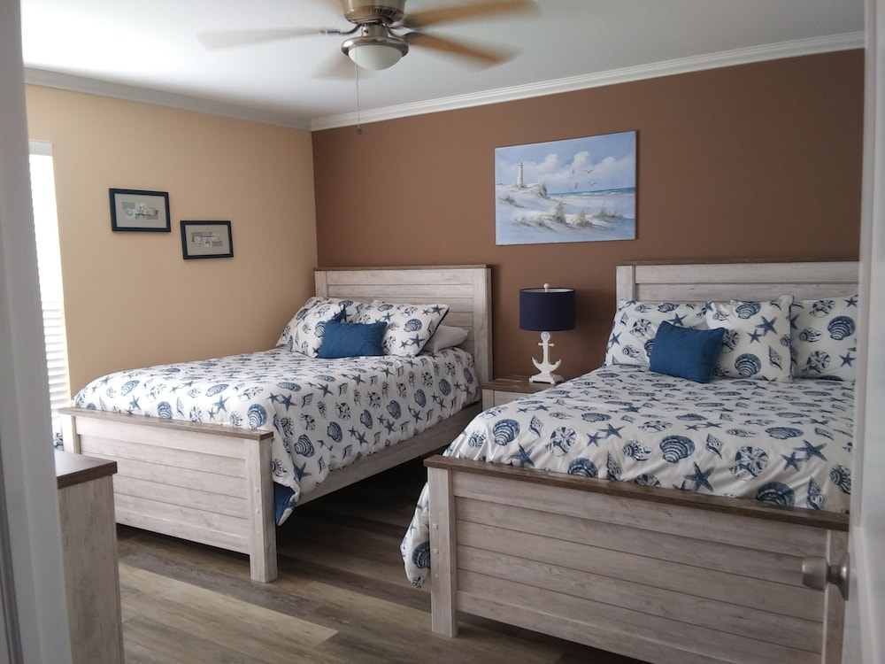 Condo, 2 Bedrooms, Non Smoking photo 2