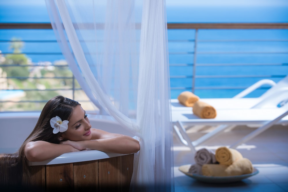 Executive Double Room, Sea View (Outdoor Jacuzzi) photo 2
