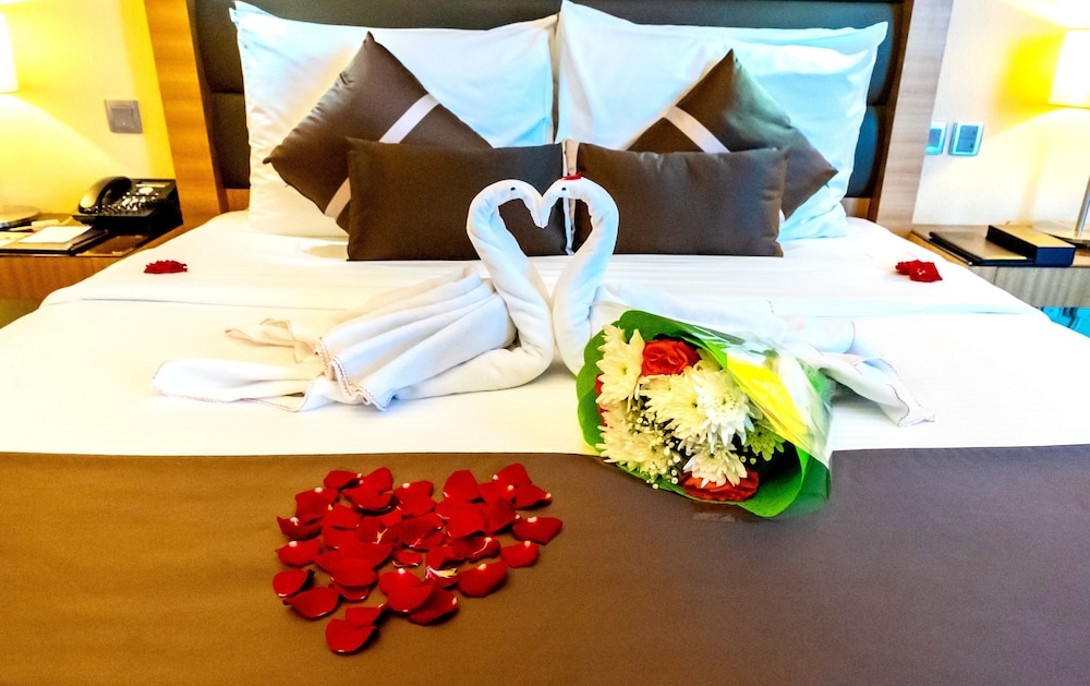 Executive Suite, 1 King Bed, Lagoon View photo 2