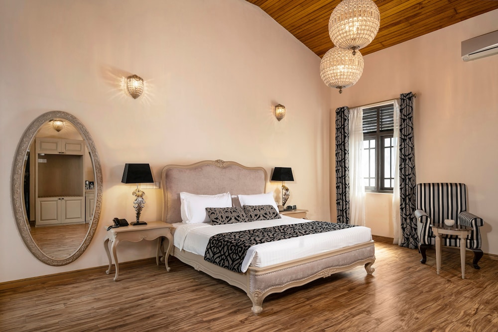 Deluxe Room, 1 King Bed, Garden View photo 3