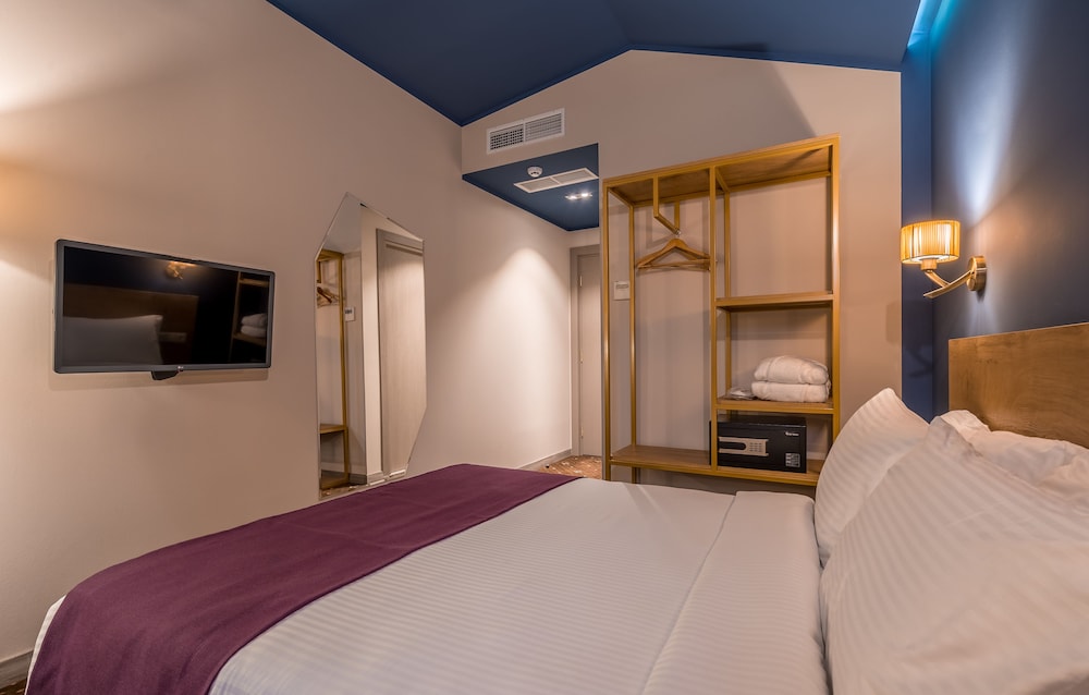 Superior Double or Twin Room photo 3