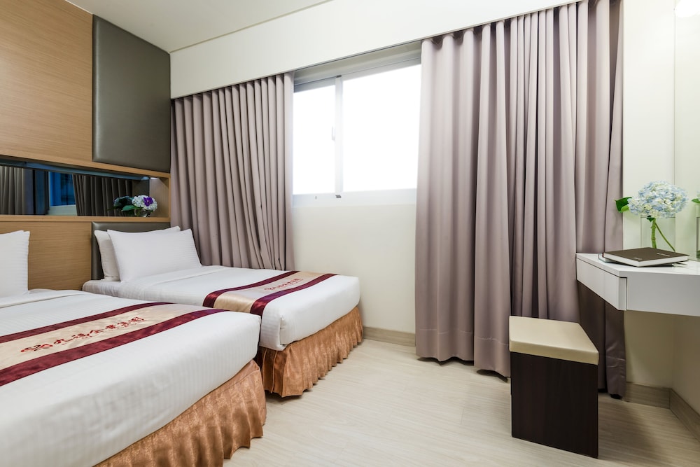 Standard Triple Room with 1 Double Bed and 1 Single Bed, Non Smoking photo 1