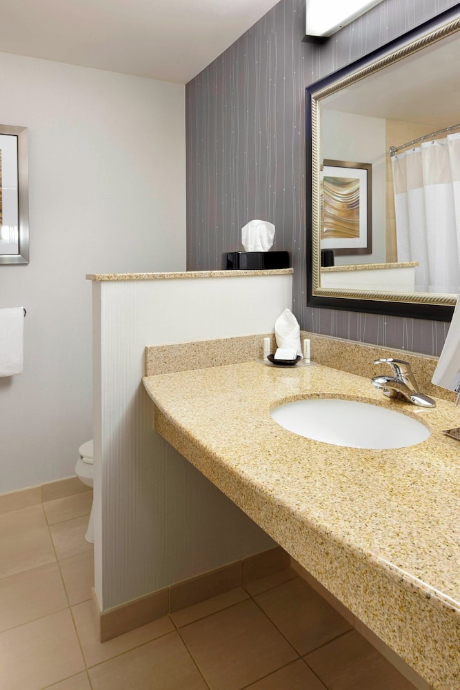 Room - Photo 10