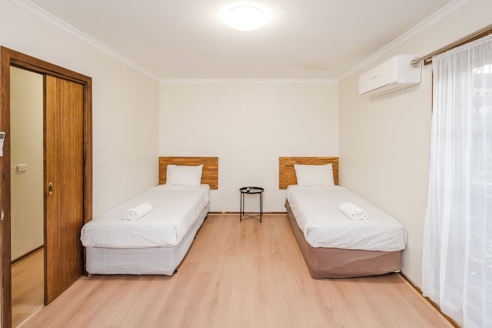 Two Bedroom Apartment with Garden photo 3