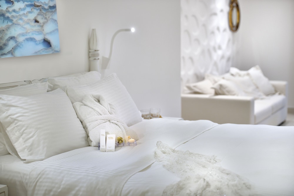 Myconian Grand Suite with Outdoor Sharing Pool, Sea View - Photo 15