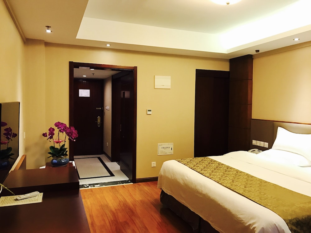 Basic Double Room, 1 King Bed photo 1