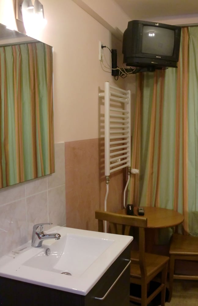 Double Room with Shared Bathroom photo 3