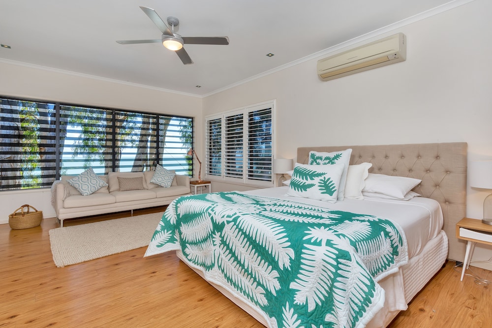 4 Bedroom Beach House photo 1
