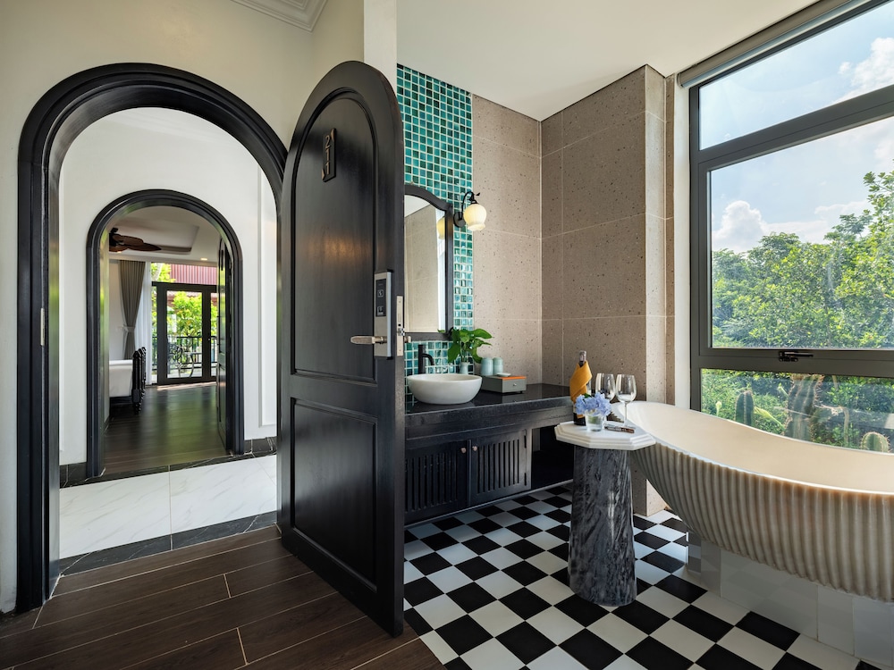 Connecting family suite with balcony