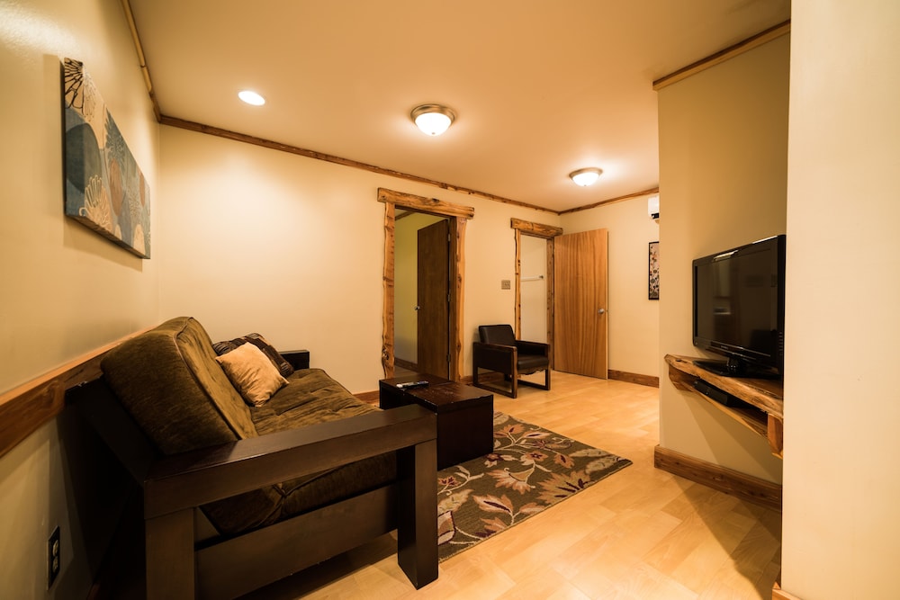 Standard Room, 1 Queen Bed with Sofa bed, Non Smoking (Cedar Room) photo 2