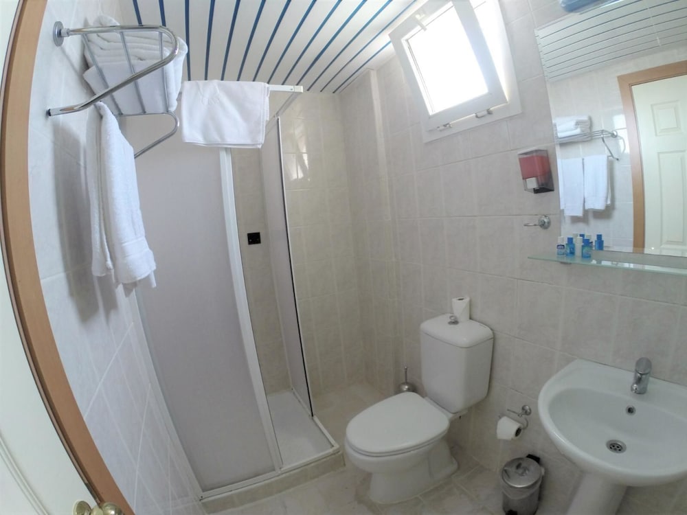 Standard Room photo 3