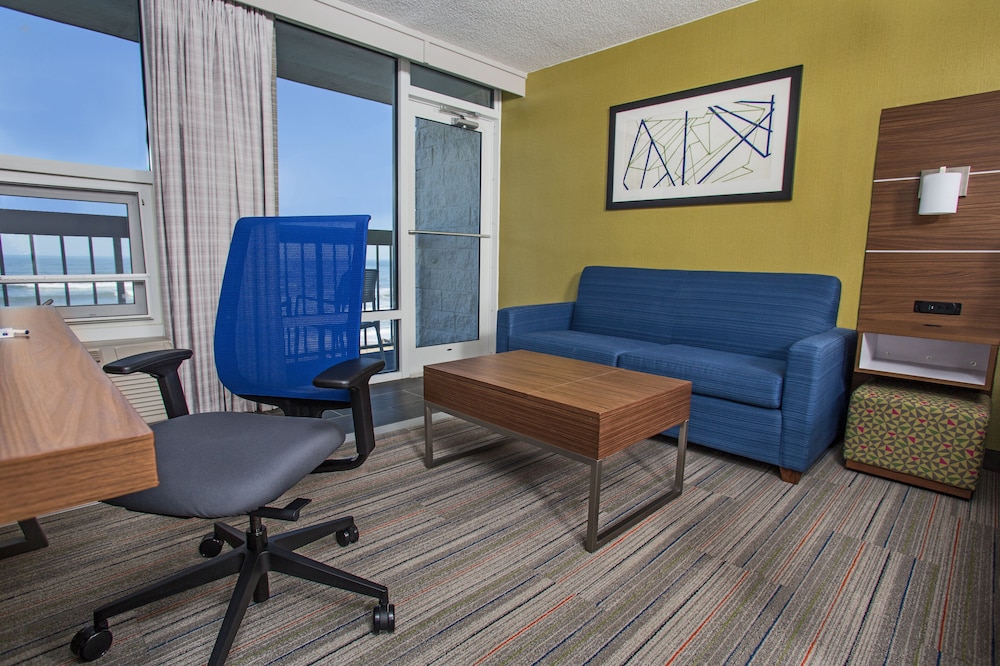 Standard Room, 1 King Bed, Oceanfront photo 1