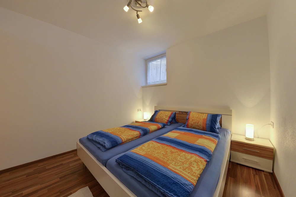 Apartment (4 House 33a) photo 1