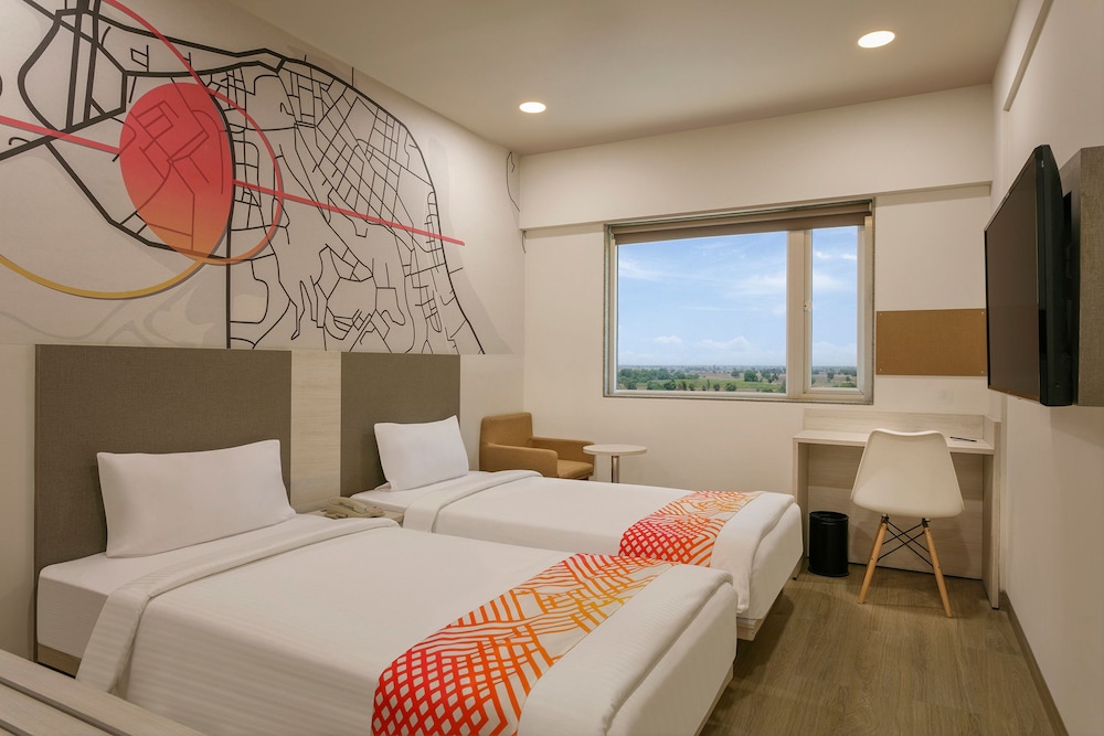 Luxe Room - Photo 2