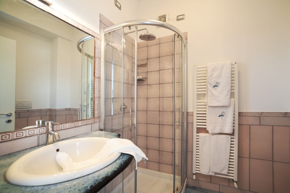 Superior Room, 1 Queen Bed, Balcony, Sea View - Photo 5