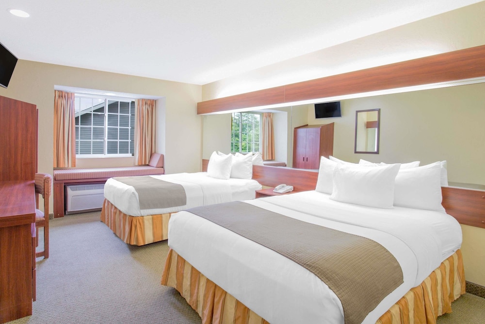 Room, Accessible photo 1