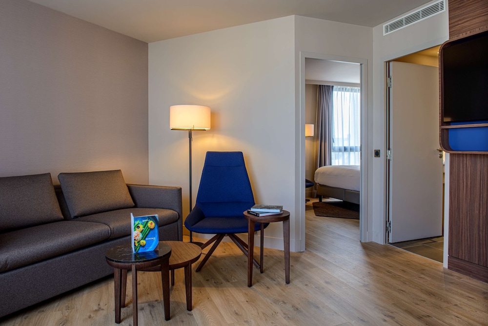 Family Room - Photo 4