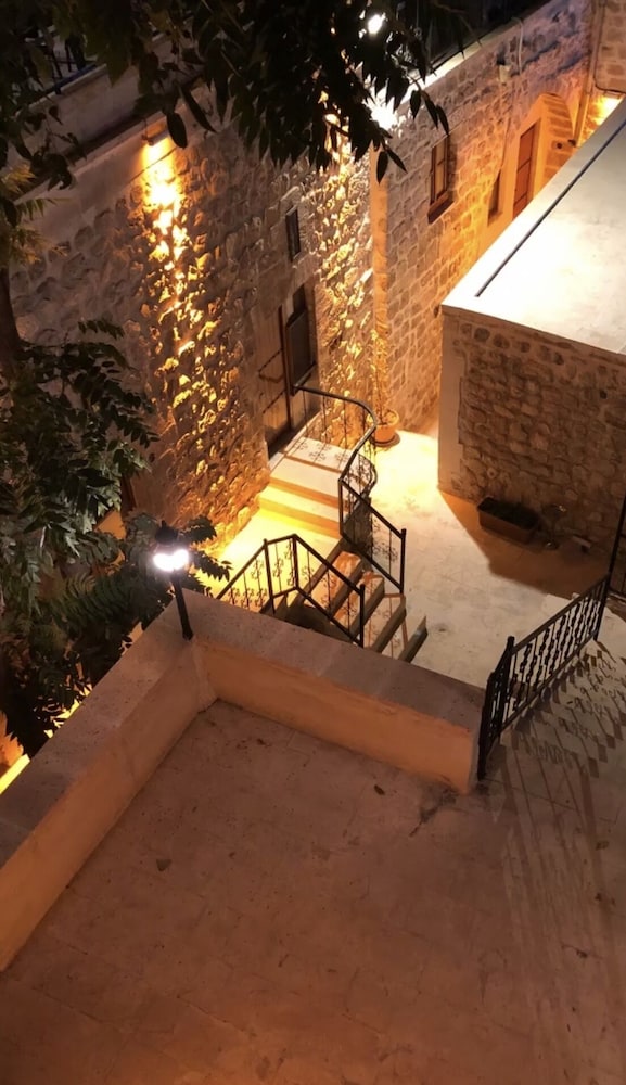 Deluxe Room, Bathtub, Courtyard View - Photo 3