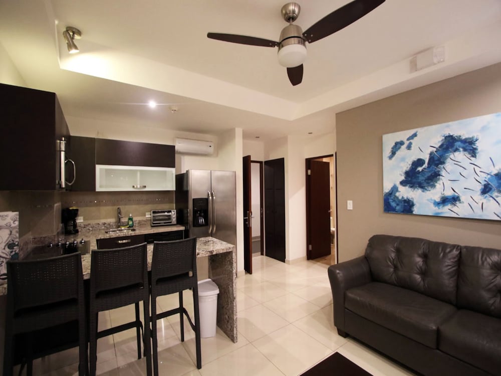 1BR KITCHEN SUITE W/Kitchen, Living room, 2 balconies photo 3