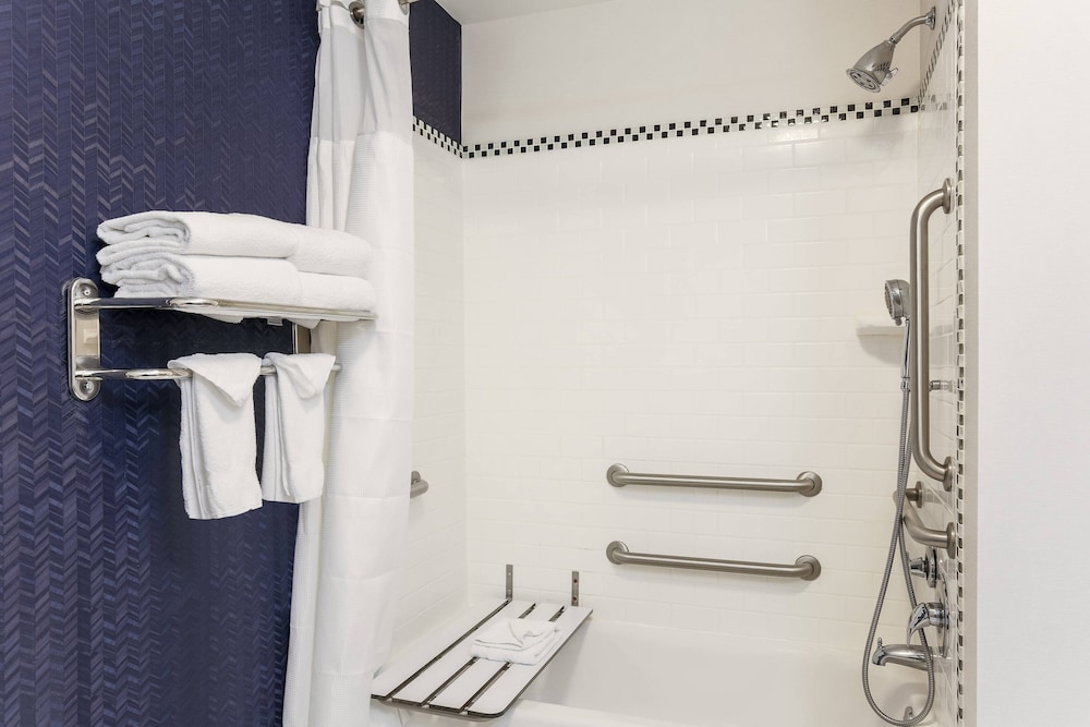 Studio, 2 Double Beds (Mobility/Hearing Access, Roll-In Shwr)