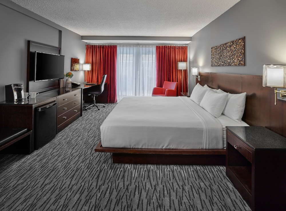 Premium Room, 1 King Bed - Photo 1
