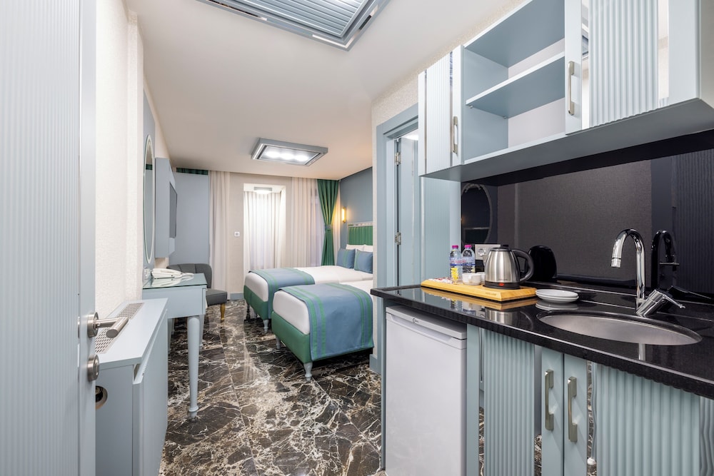 Standard Triple Room, City View