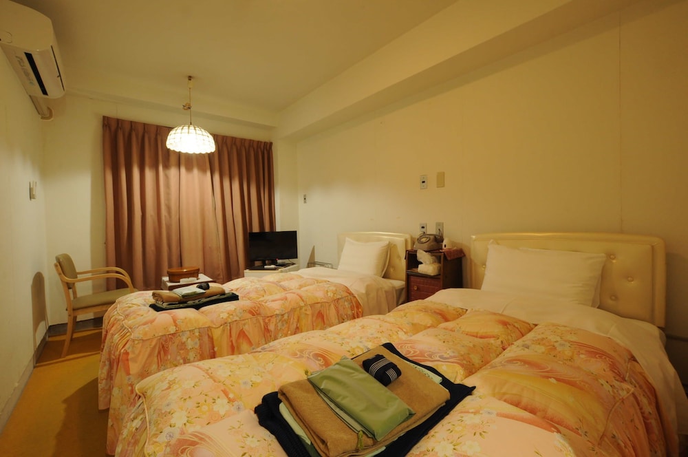Standard Twin Room, Private Bathroom