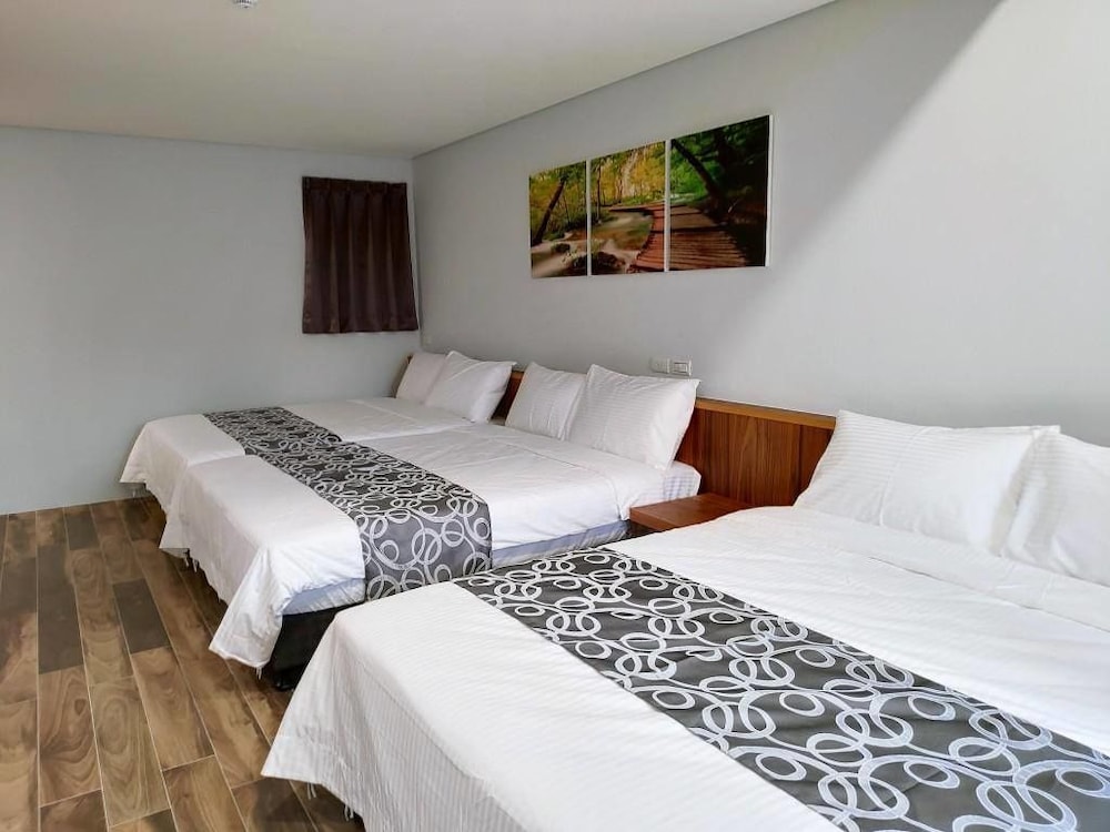 Luxury Six-Person Room photo 1