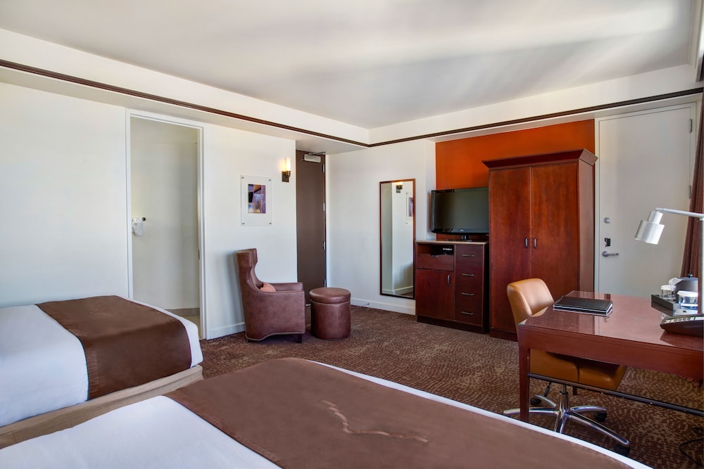Room, 2 Queen Beds, Non Smoking - Photo 7