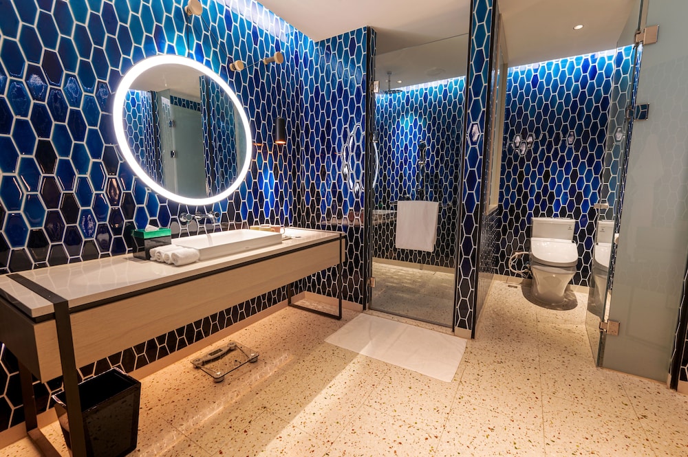 Suite, 2 Queen Beds, City View