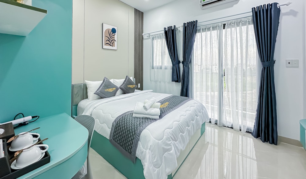 Deluxe Room, 1 Queen Bed, Balcony, City View