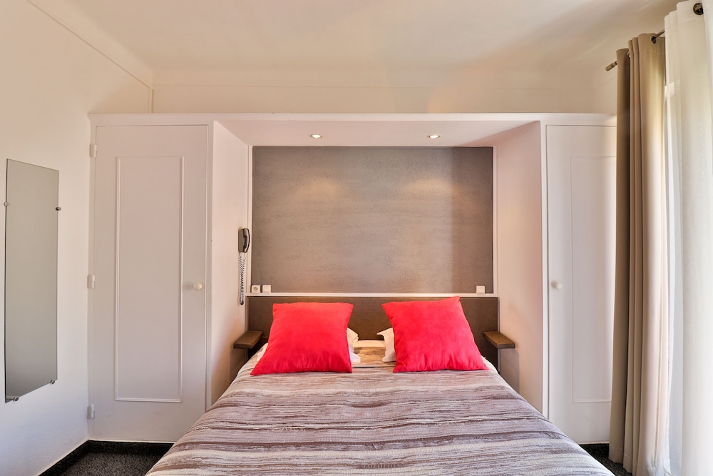 Superior Triple Room, Balcony - Photo 3