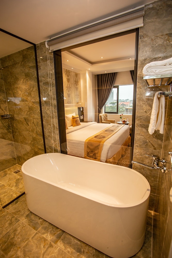 Executive Double Room, 1 King Bed, City View photo 3
