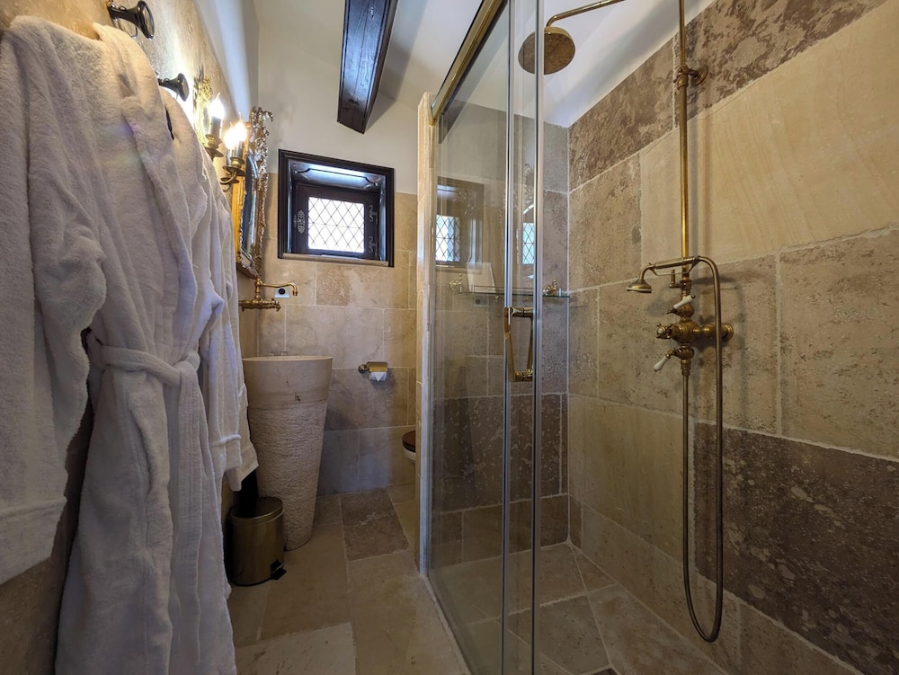 Traditional Chalet, Canal View photo 3