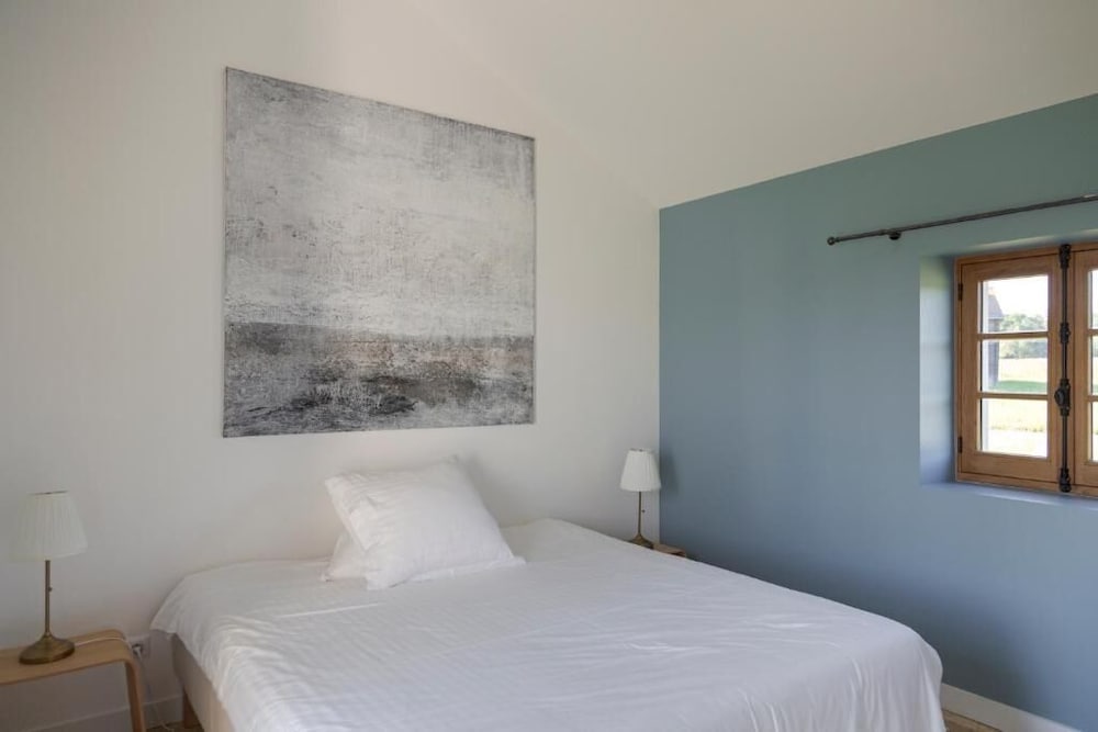 Honeymoon House, 1 King Bed, Fireplace, Park View photo 1