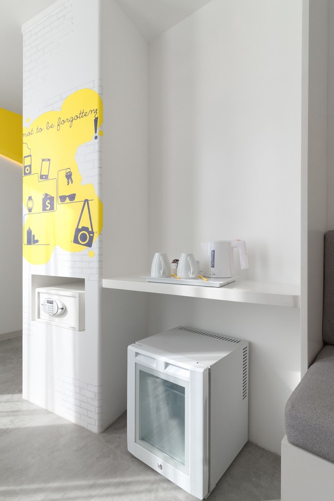 YELLO Room - Photo 3