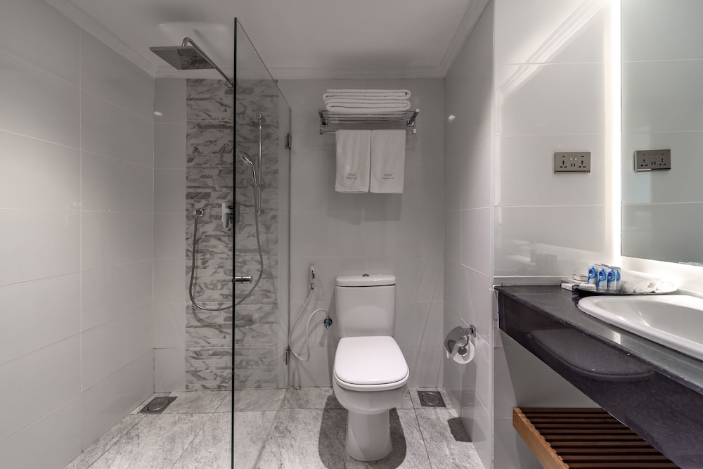 Deluxe Room - Photo 10