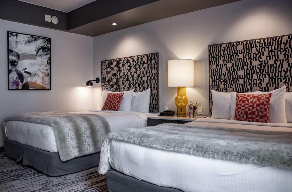 Standard Room, 2 Queen Beds, Non Smoking (Walk-in Shower) - Photo 2
