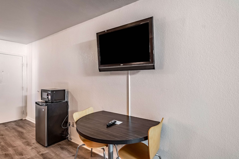 Deluxe Room, 2 Double Beds, Non Smoking, Refrigerator & Microwave - Photo 2