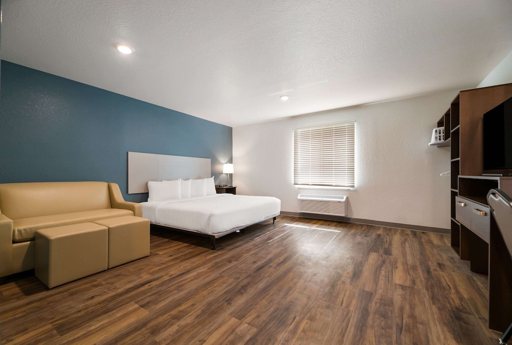 Standard Room, 1 King Bed with Sofa bed, Non Smoking photo 1