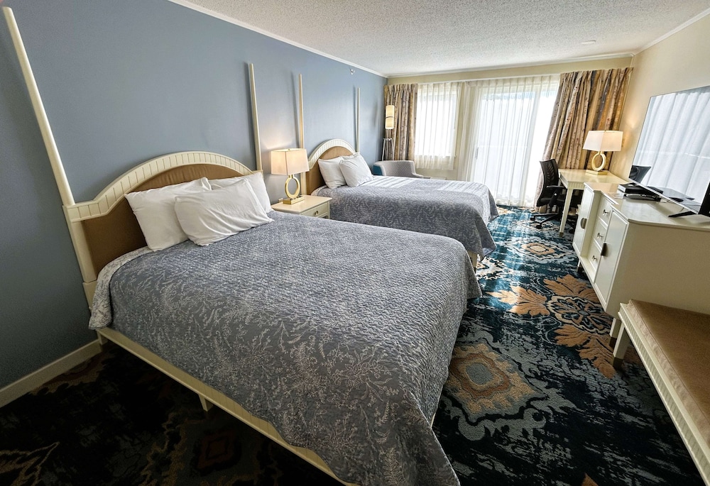 Standard Room, 2 Queen Beds, Non Smoking - Photo 1