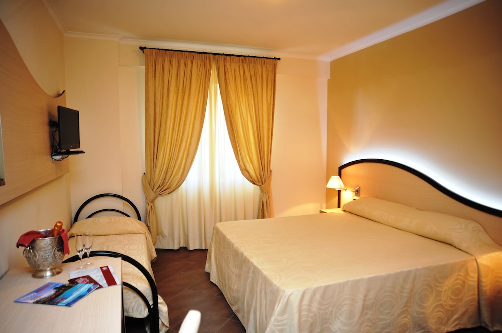 Triple Room - Photo 2