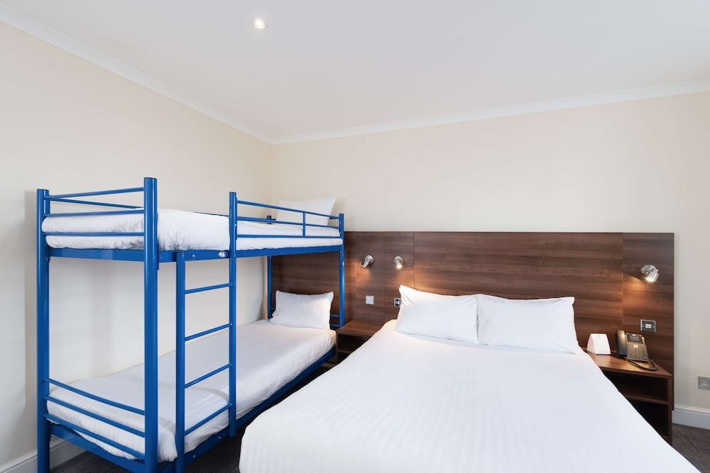 Family Room, Multiple Beds, Non Smoking (Converts to 2 Twin Beds) photo 1