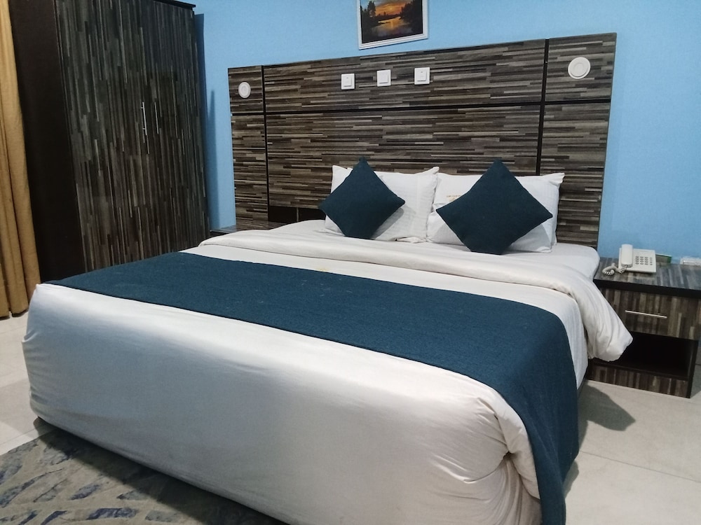Royal Room photo 1