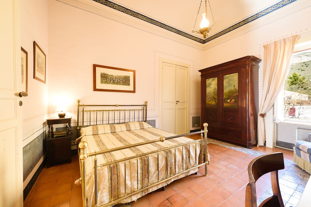 Junior Suite, 1 Queen Bed, Garden View photo 1