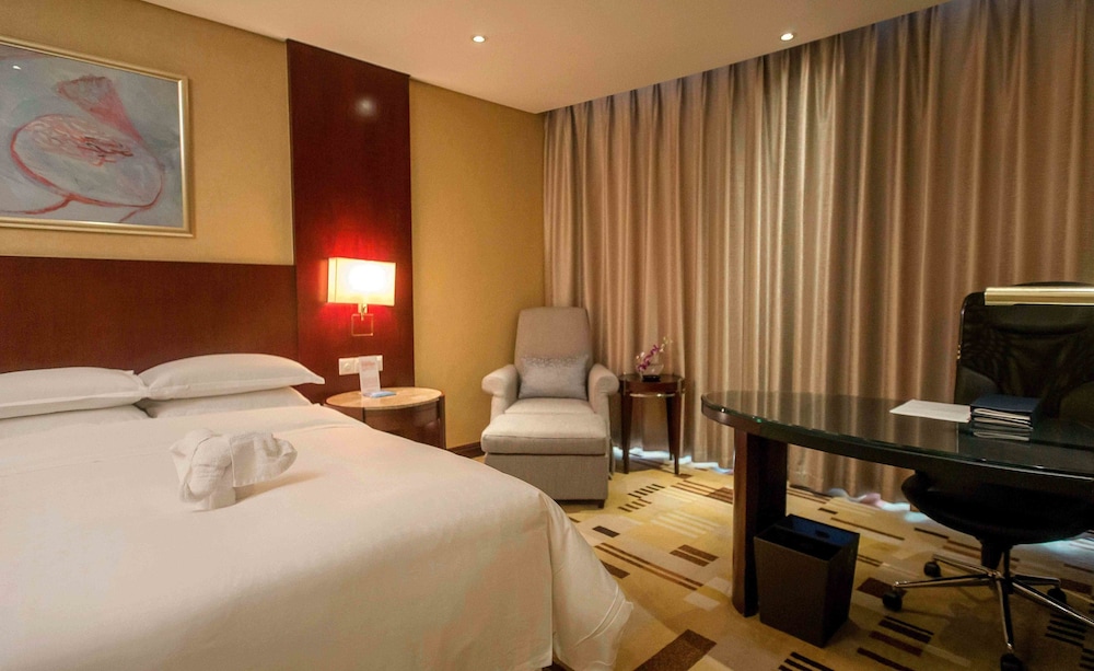 Room, 1 King Bed - Photo 4