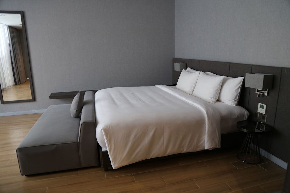 Signature Studio Suite photo 2
