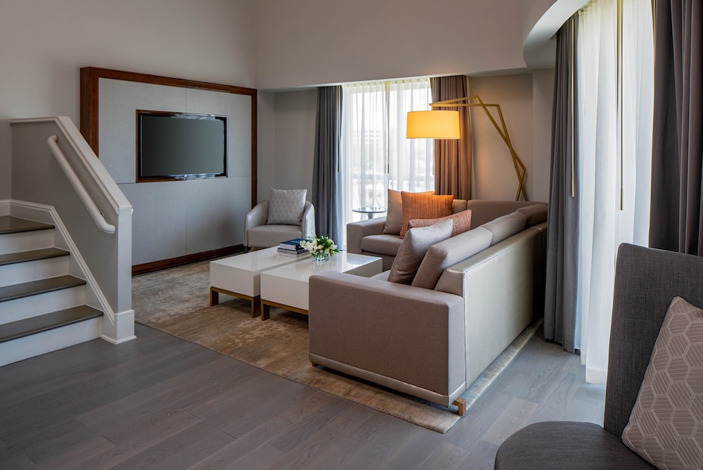 Suite (Crescent) - Photo 4
